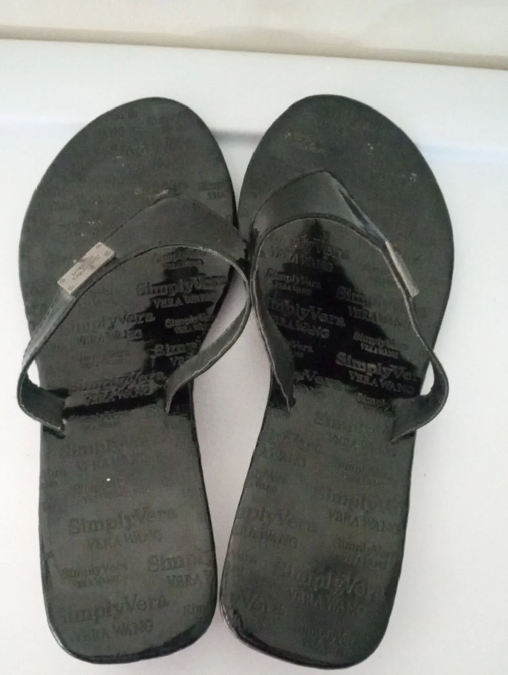 Simply Vera Vera Wang Wedge Slide Thong Black Sandals Flip Flops Lightweight - Picture 5 of 9